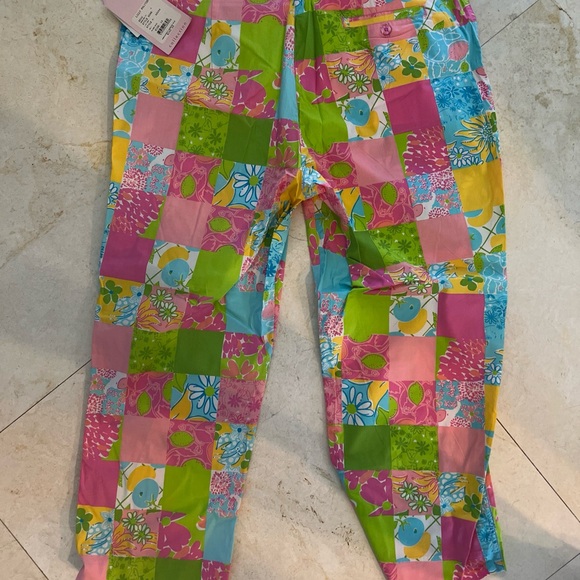 NWT Ladies Lilly Pulitzer Patchwork Capri Pant
Sz 19 multi vintage Lilly Patch. - Picture 6 of 6